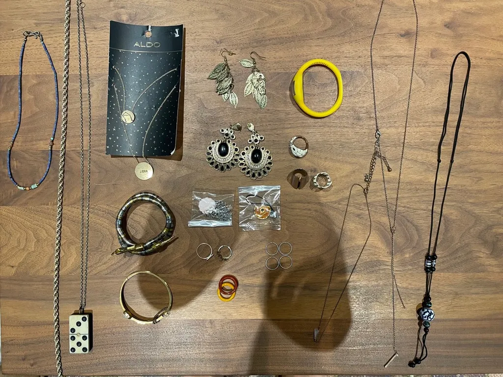 *FREE* Jewelry & Watch Must Take All photo 1