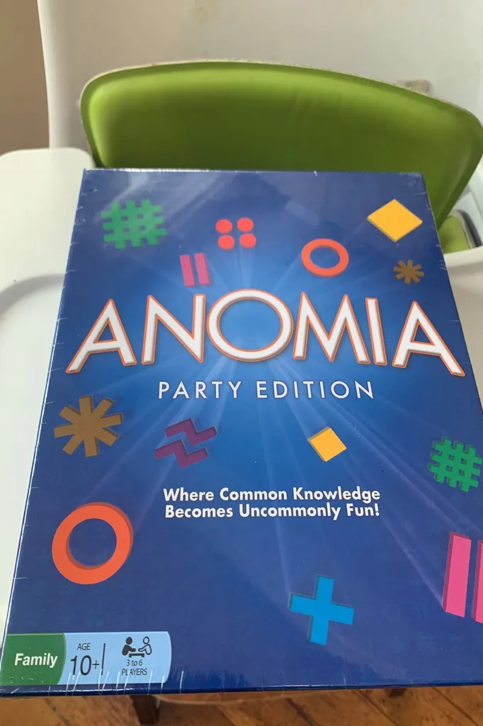 Anomia party game photo 1