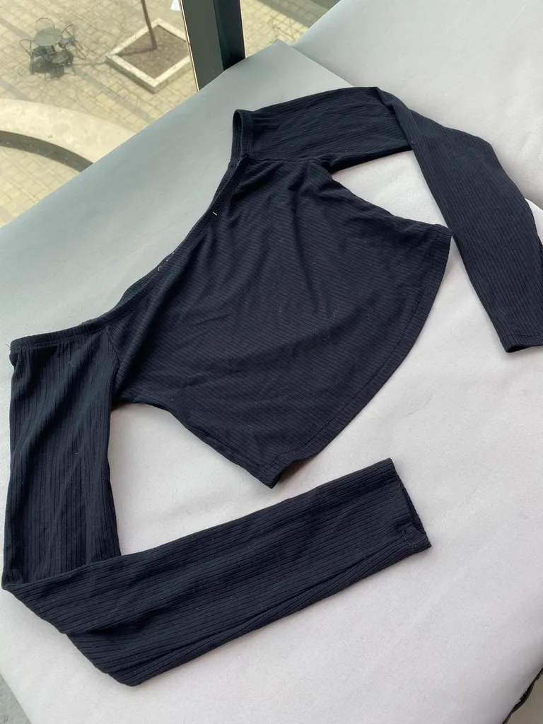 Off Shoulder Top Garage - small photo 1