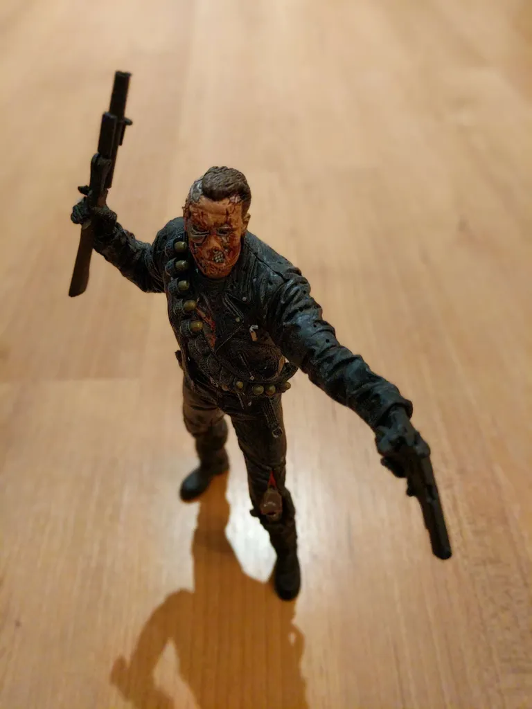 T-800 Terminator 2 Action Figure photo 1