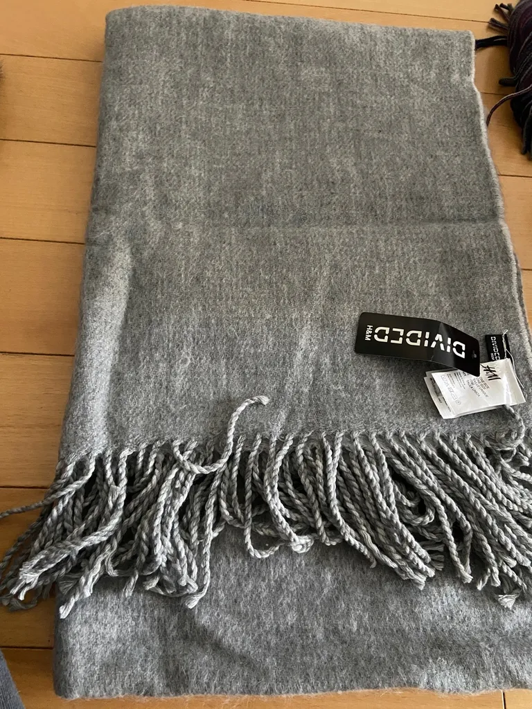 BN Large Wrap Scarf photo 1