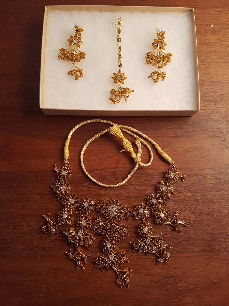 Indian Costume Jewellery Set photo 1