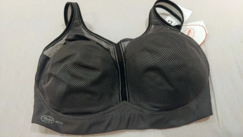 Grey sports bra photo 1