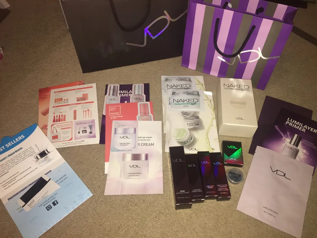 VDL Samples Galore Freebies @ Eaton Centre photo 1