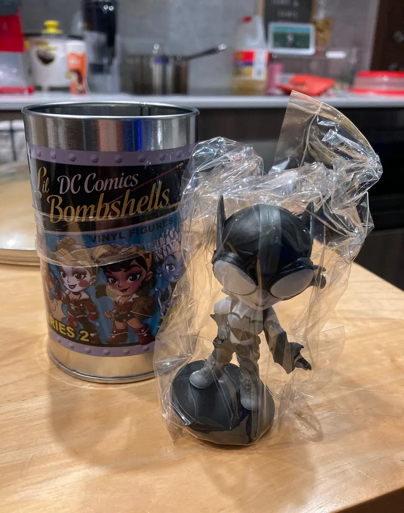 Free With Trade - DC comics bombshells photo 1