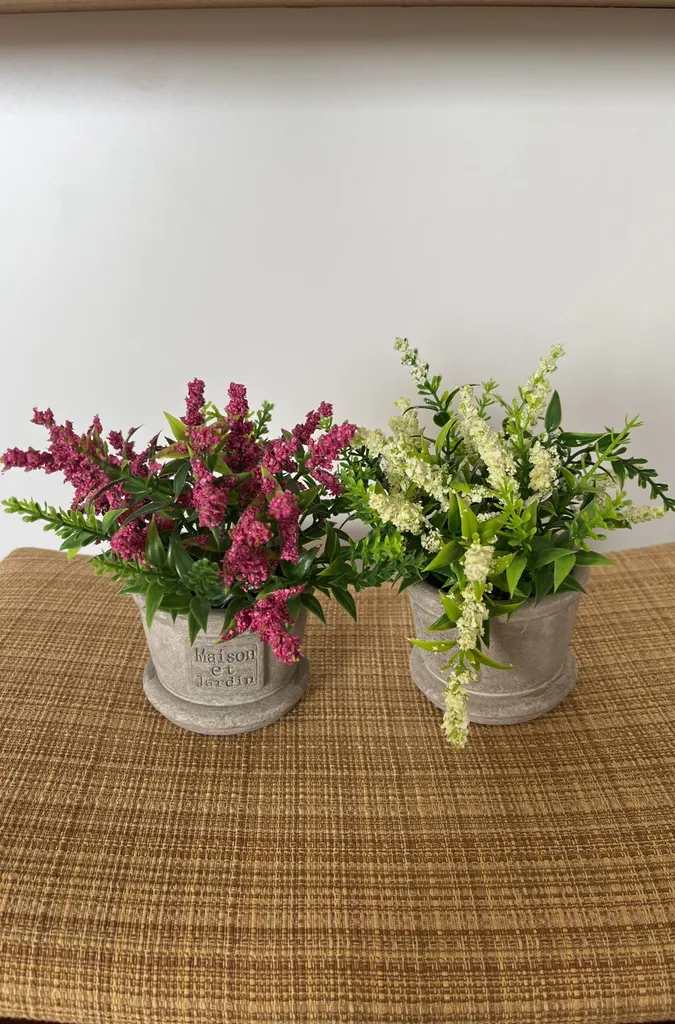 Faux flowers photo 1