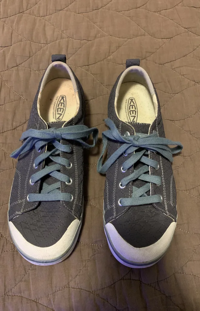 Keen Sneakers Size 9.5 photo 1