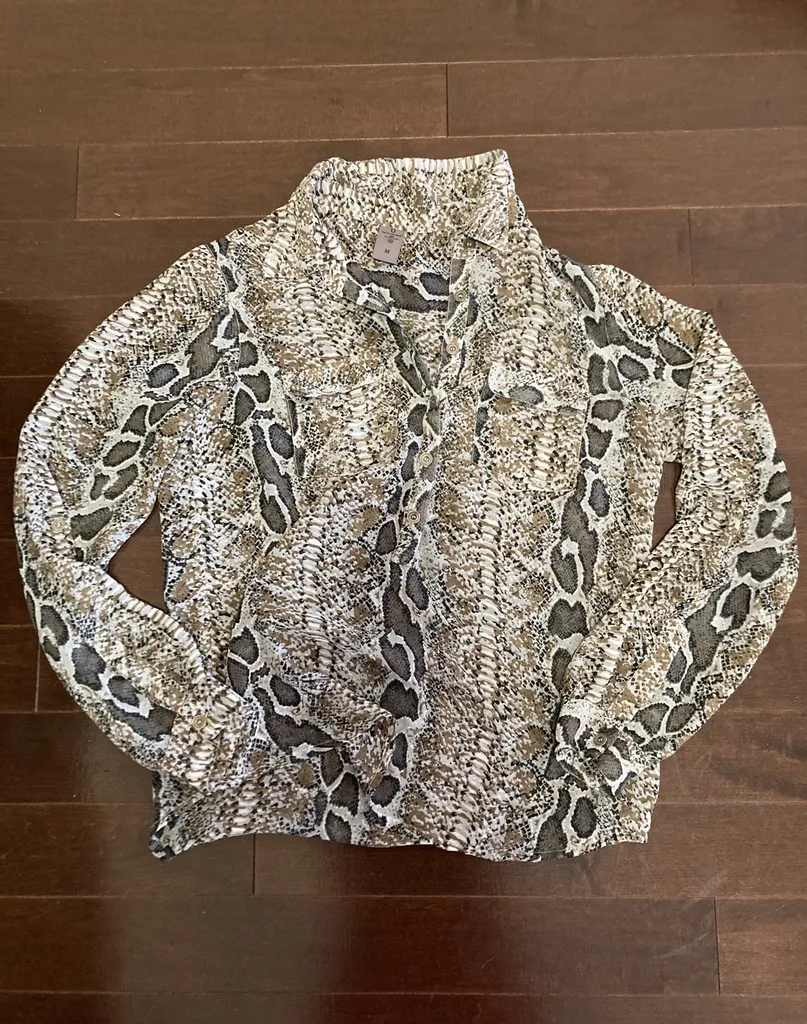 🥳FREE GUC Womens Sz M Vera Moda Jeans Shirt photo 1