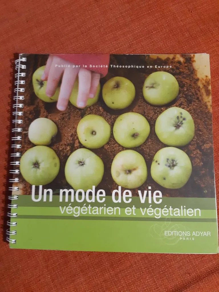 Livre de recettes Végétariennes Et Végétaliennes photo 1