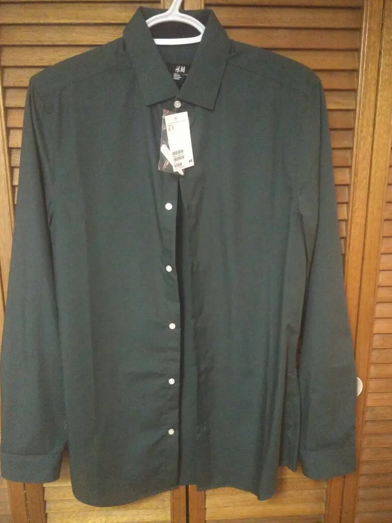 H&M BNWT Men's Small Slim Fit photo 1
