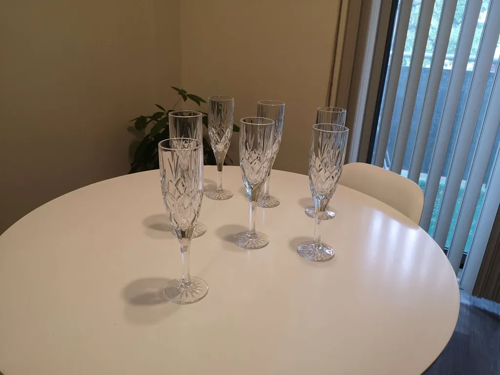 18 Crystal glasses (flutes) photo 1