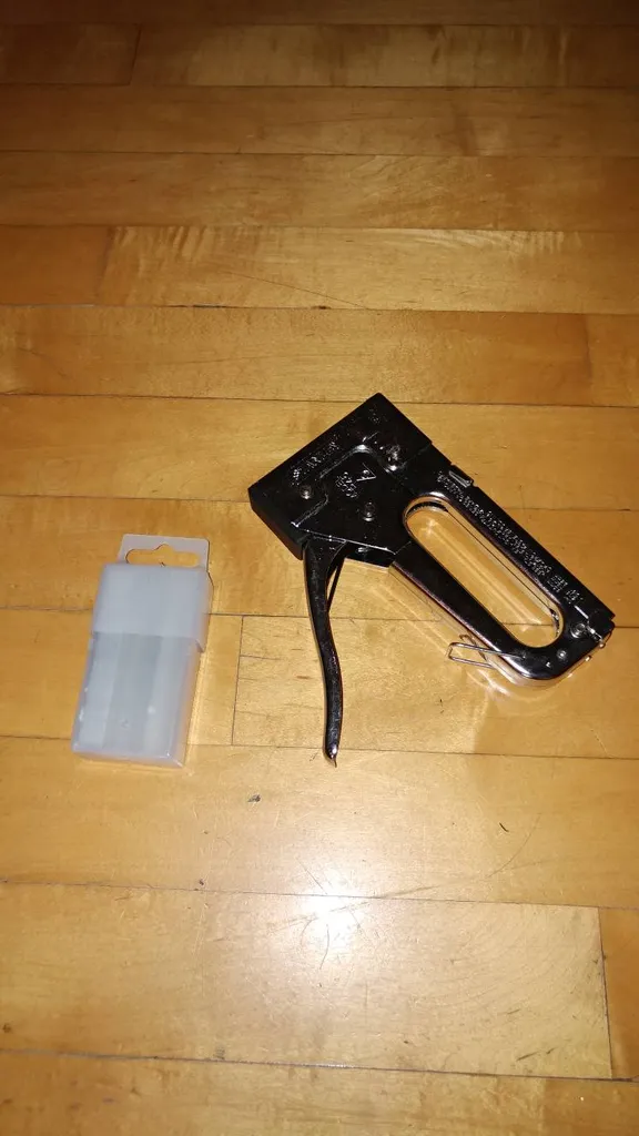 Staple Gun +Staples photo 1