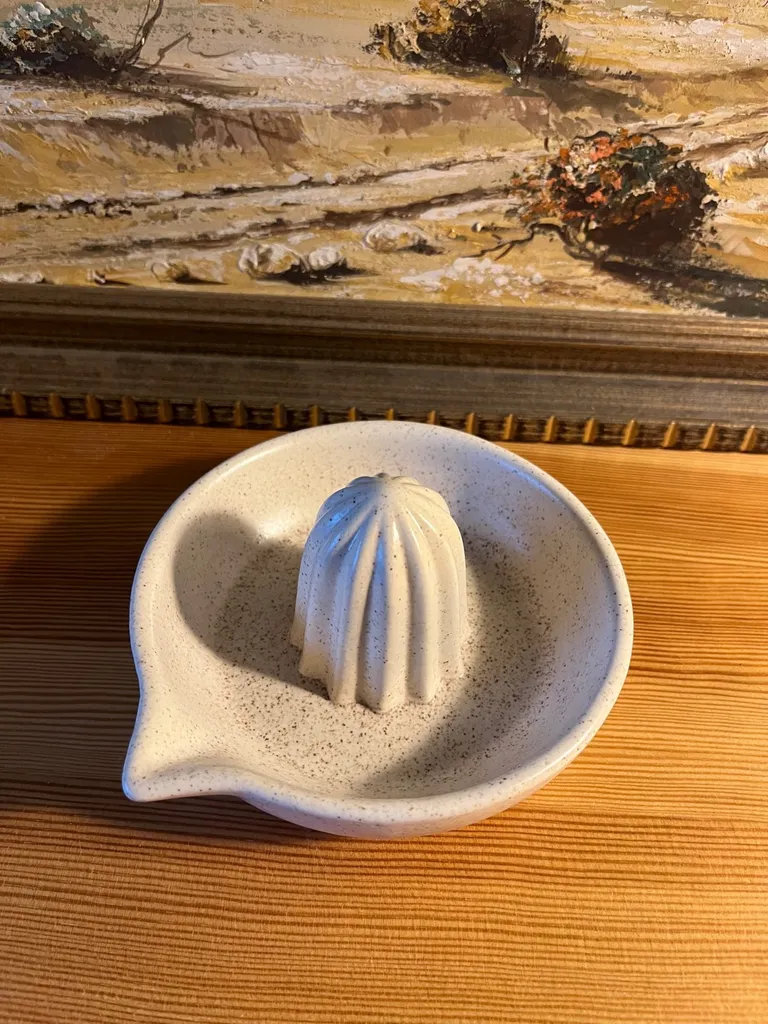 Ceramic Lemon Juicer photo 1