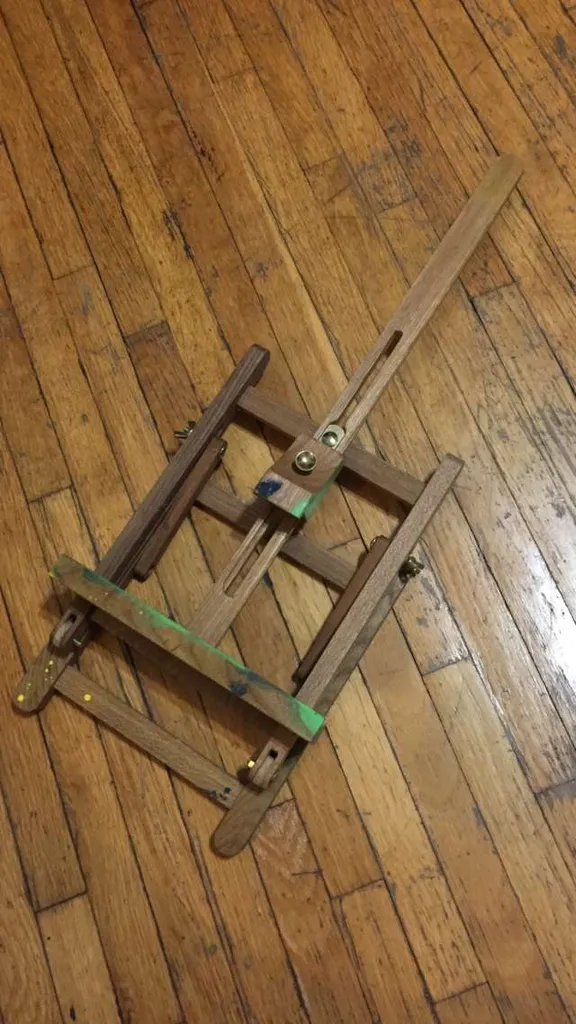 Small Tabletop Easel photo 1