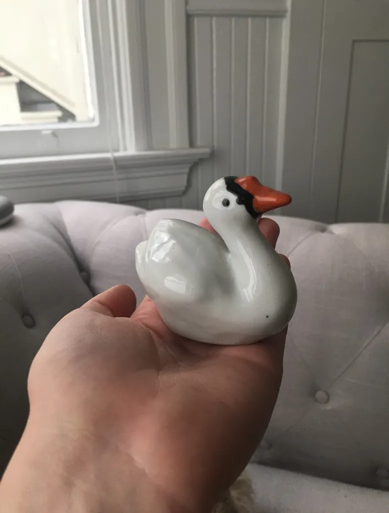 Tiny Porcelain Swan photo 1