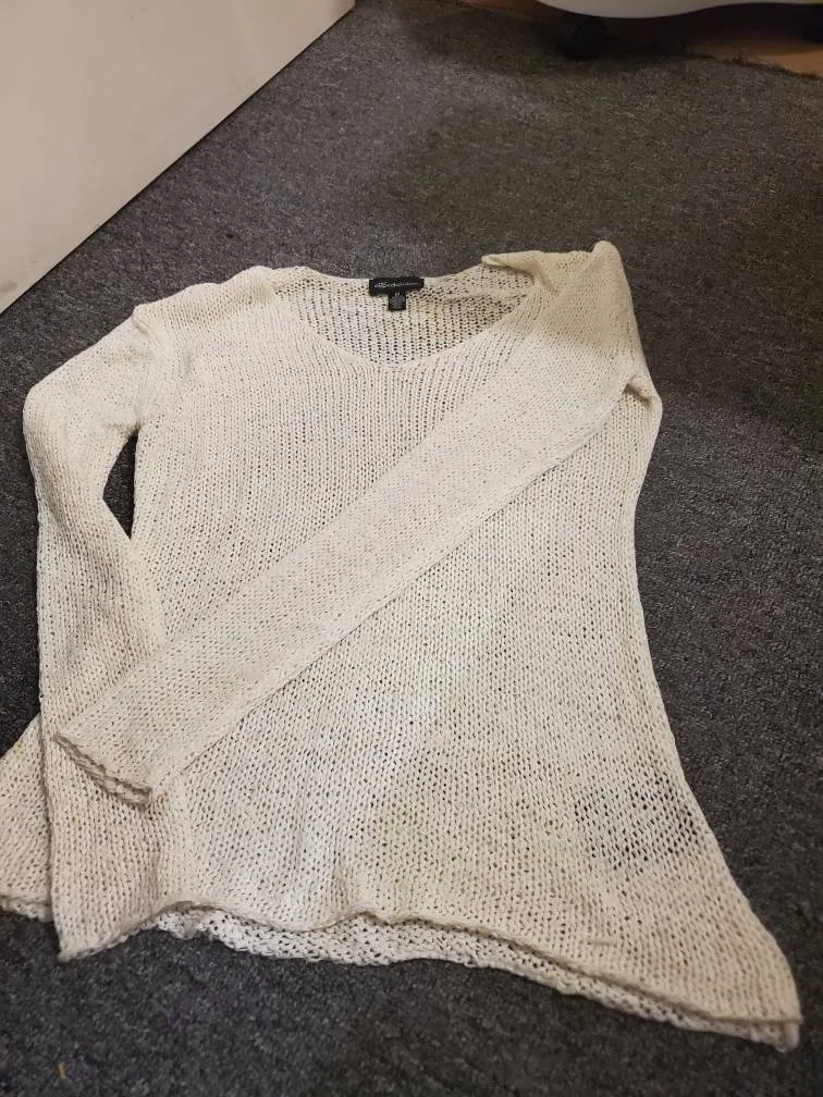 Medium Sweater photo 1