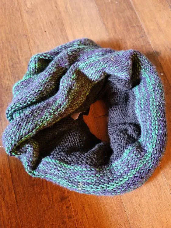 Green Loop Scarf photo 1