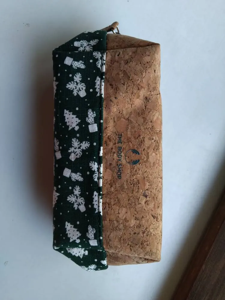 The Body Shop Cosmetic Handbag photo 1