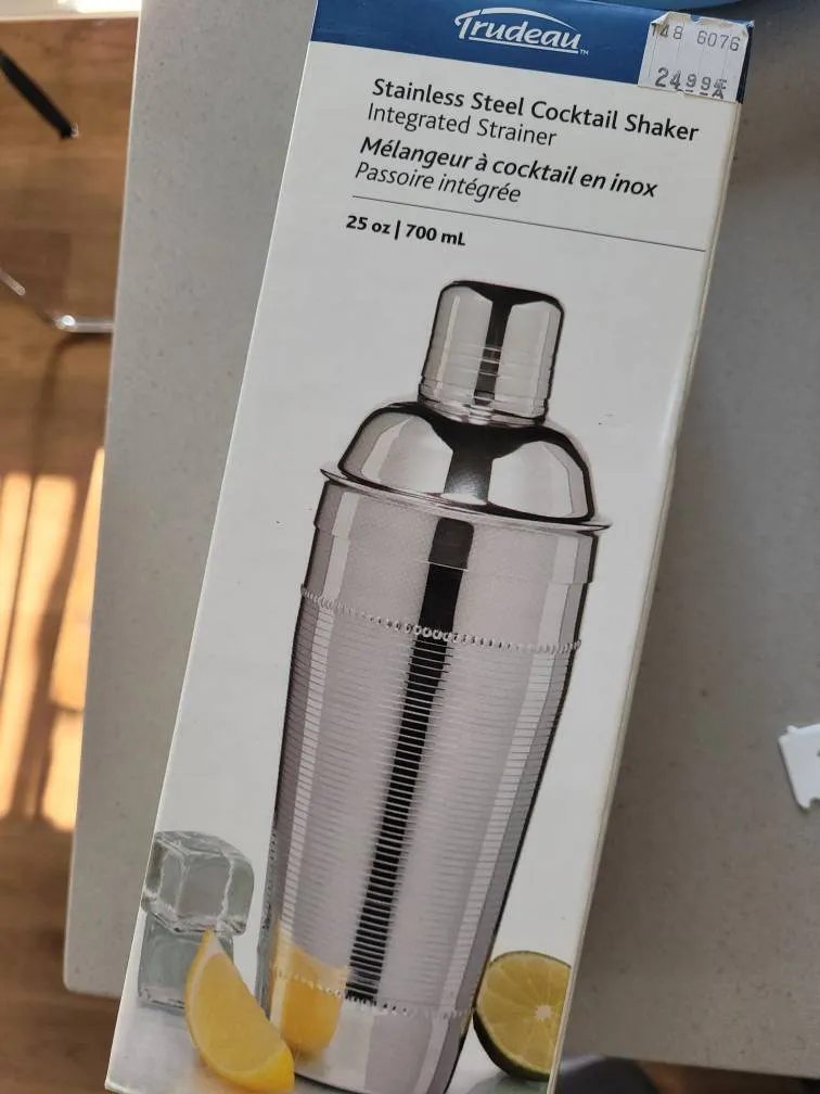 Cocktail Shaker Bartender Mixed Drinks photo 1