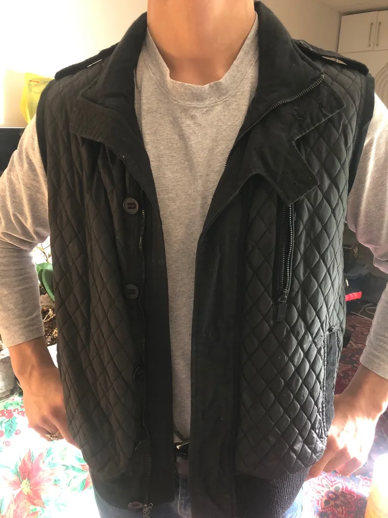 Men’s Guess Vest photo 1