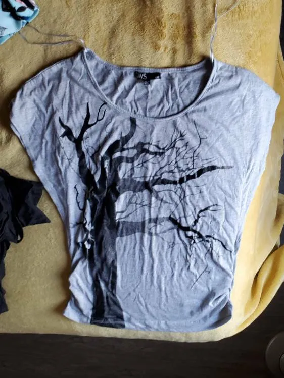 Grey Shirt Black Design photo 1