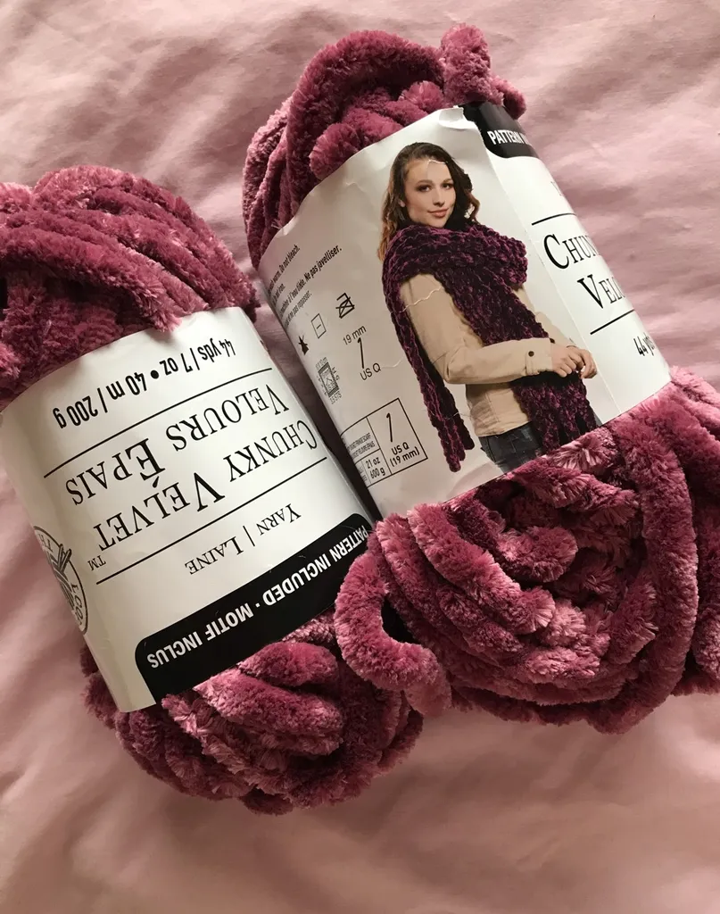 Chunky Velvet Raspberry Yarn photo 1