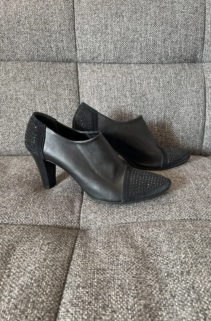 Leather Hills photo 1