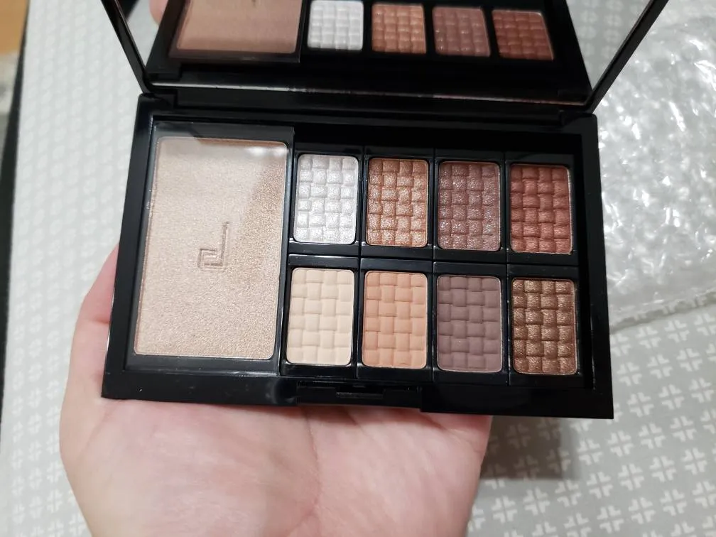 BNIB Doucce Eyeshadow Palette photo 1