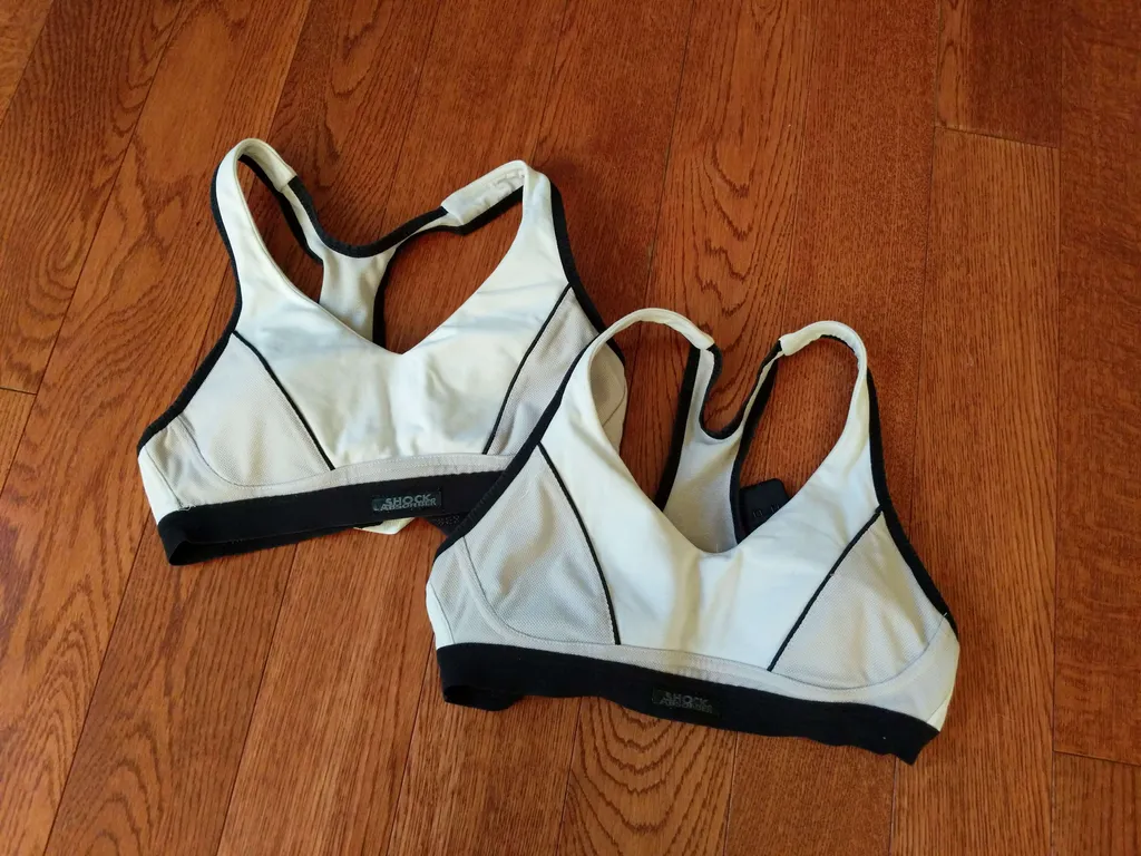 Sports bras photo 1