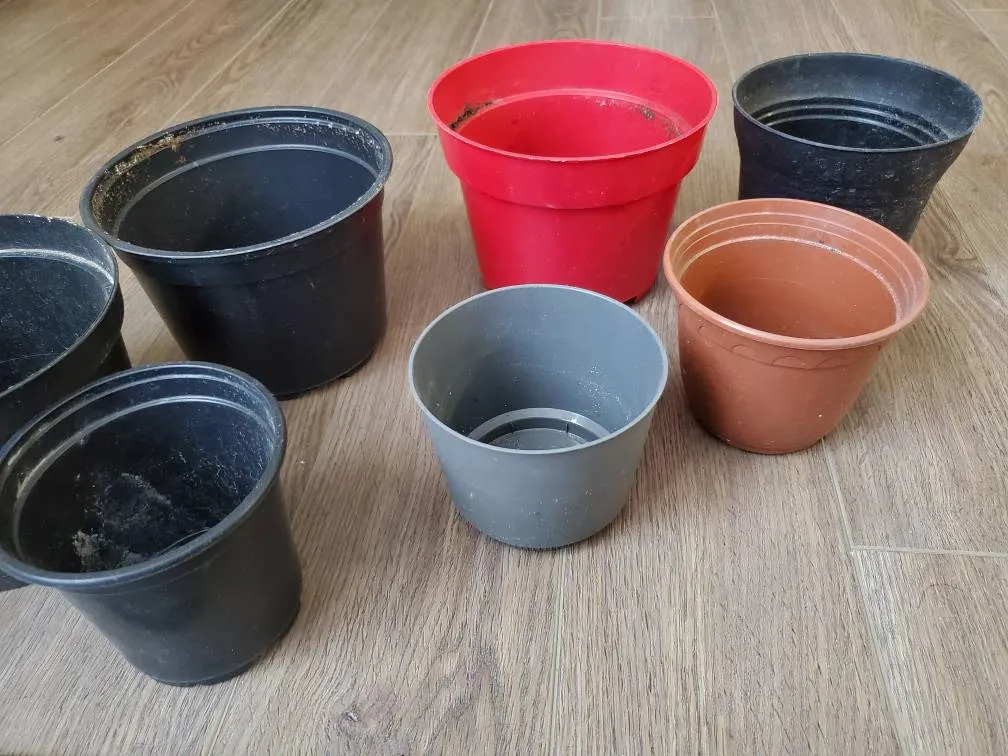 Lots Of Pots photo 1