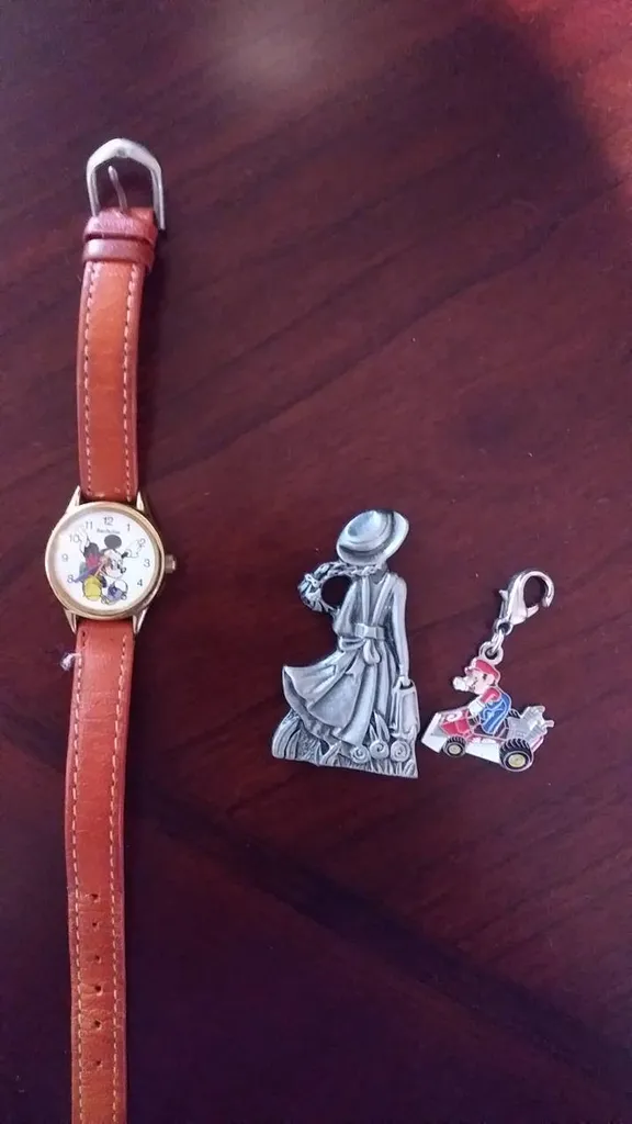 Small Watch And Keychain/Pin photo 1