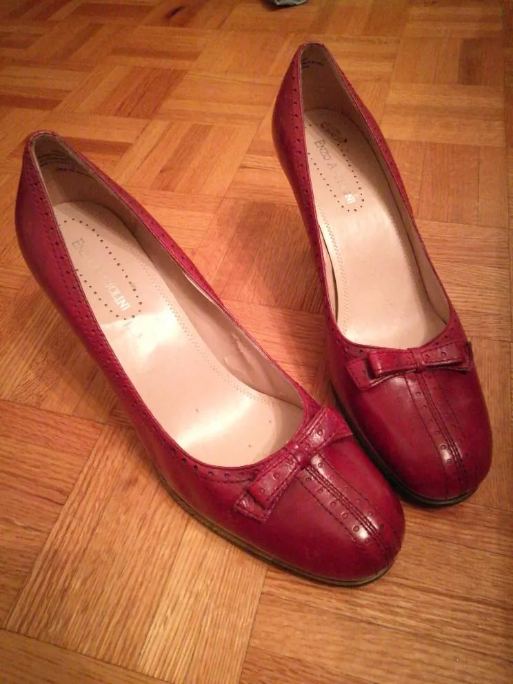Beautiful Vintage Burgundy Heels photo 1