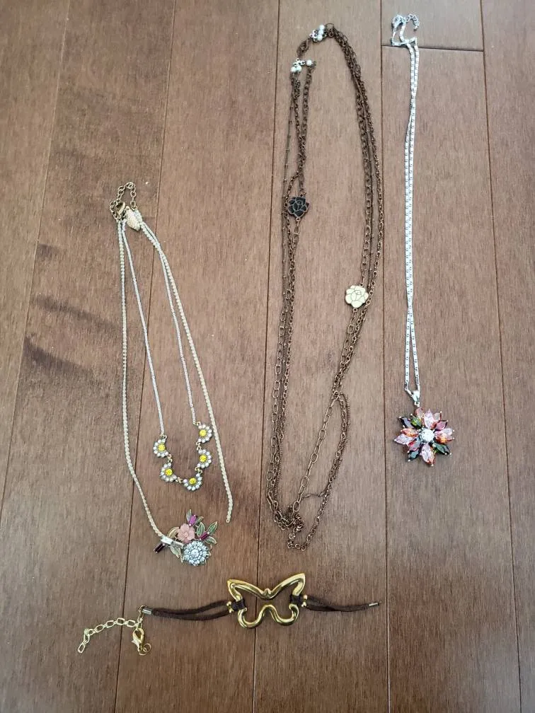 JEWELRY (Flower Necklaces) photo 1