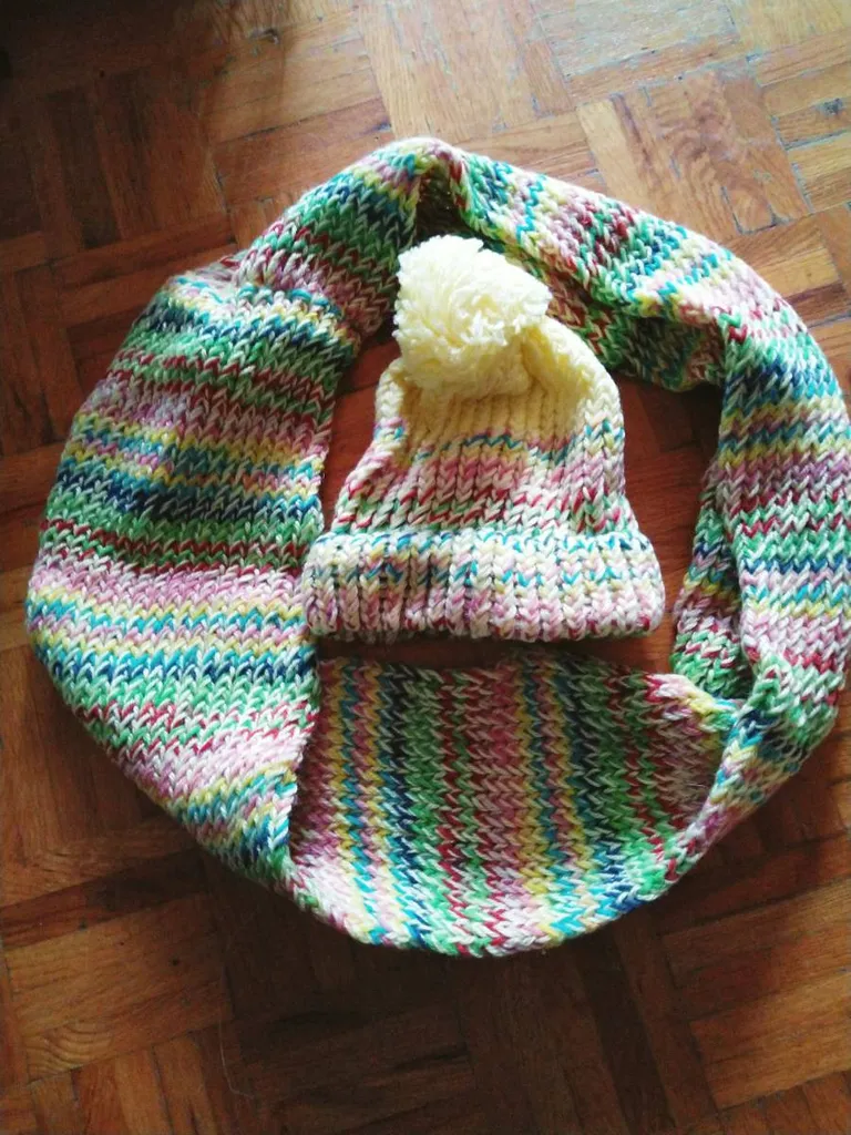 Hat/infinity Scarf photo 1