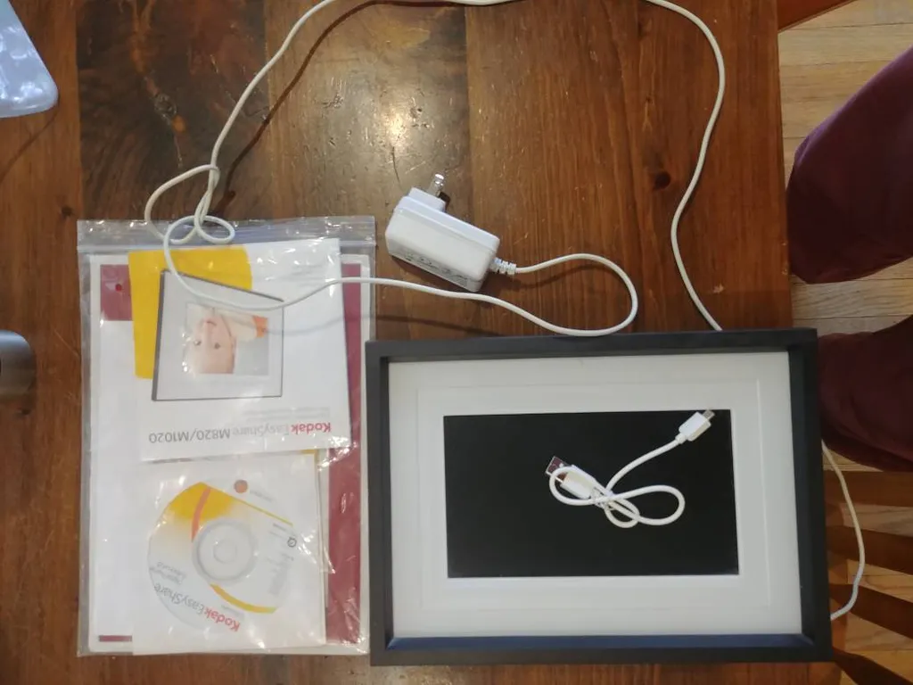 Kodak Easy Share Digital Picture Frame photo 1