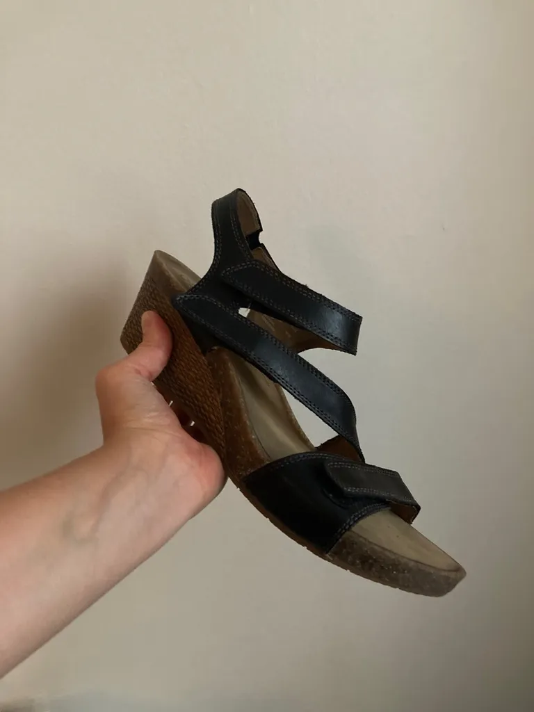 Clarke Sandals - Size 8.5/9 photo 1