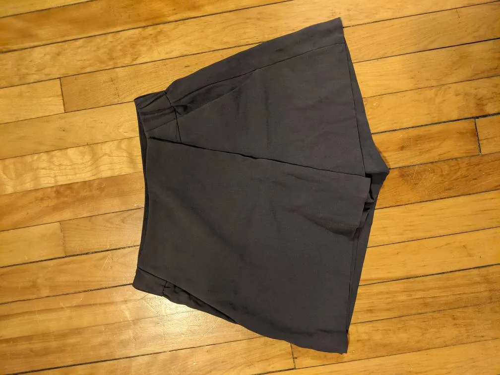 Babaton Skort photo 1