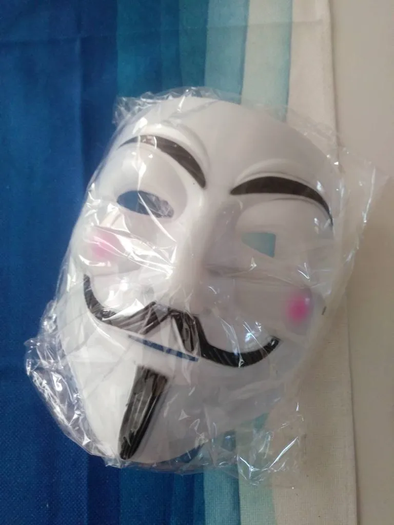 V For Vendetta - Guy Fawkes - Anonymous Mask photo 1