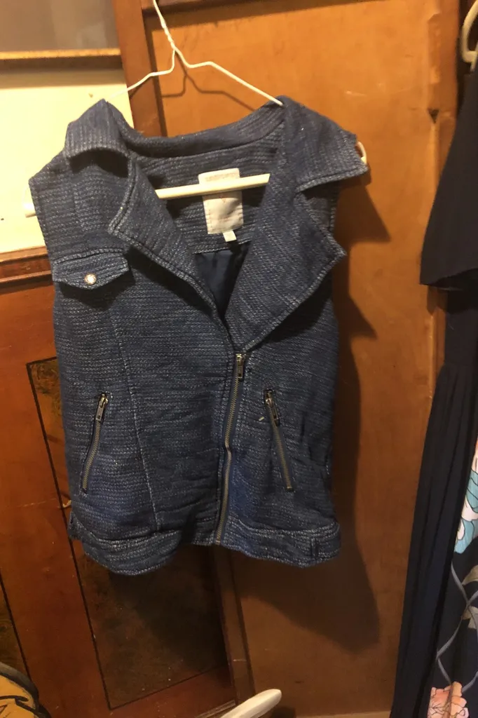 Denim coloured vest by guess, size small photo 1