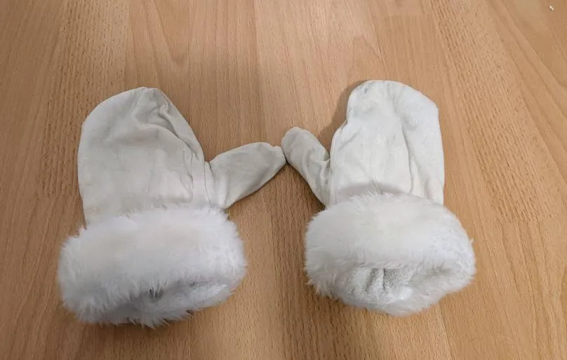 White Mittens photo 1