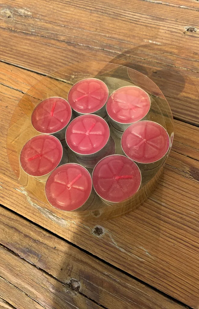 16 Red Tea Light Candles photo 1