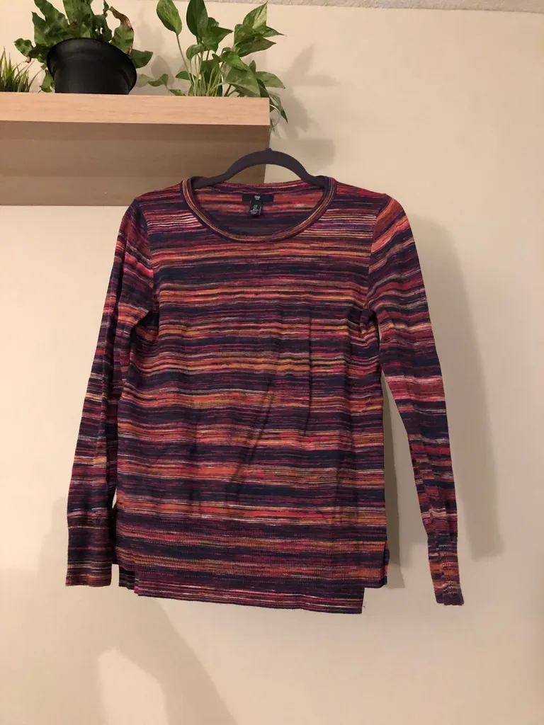 Gap Sweater photo 1