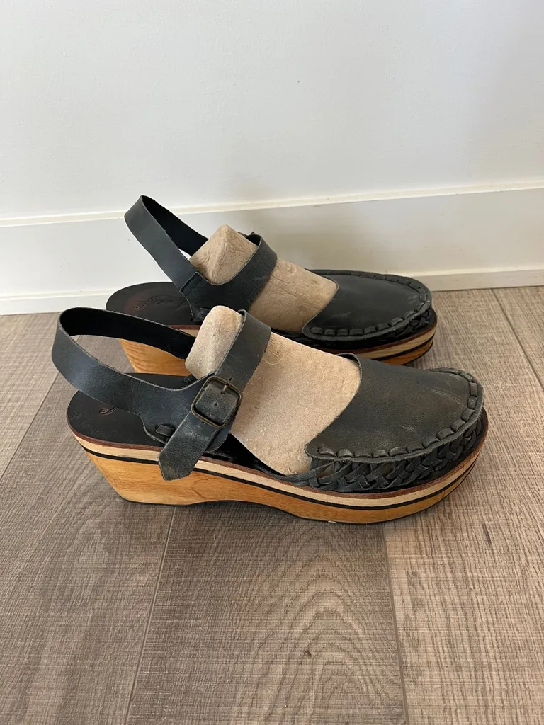 FREE PEOPLE CLOGS photo 1