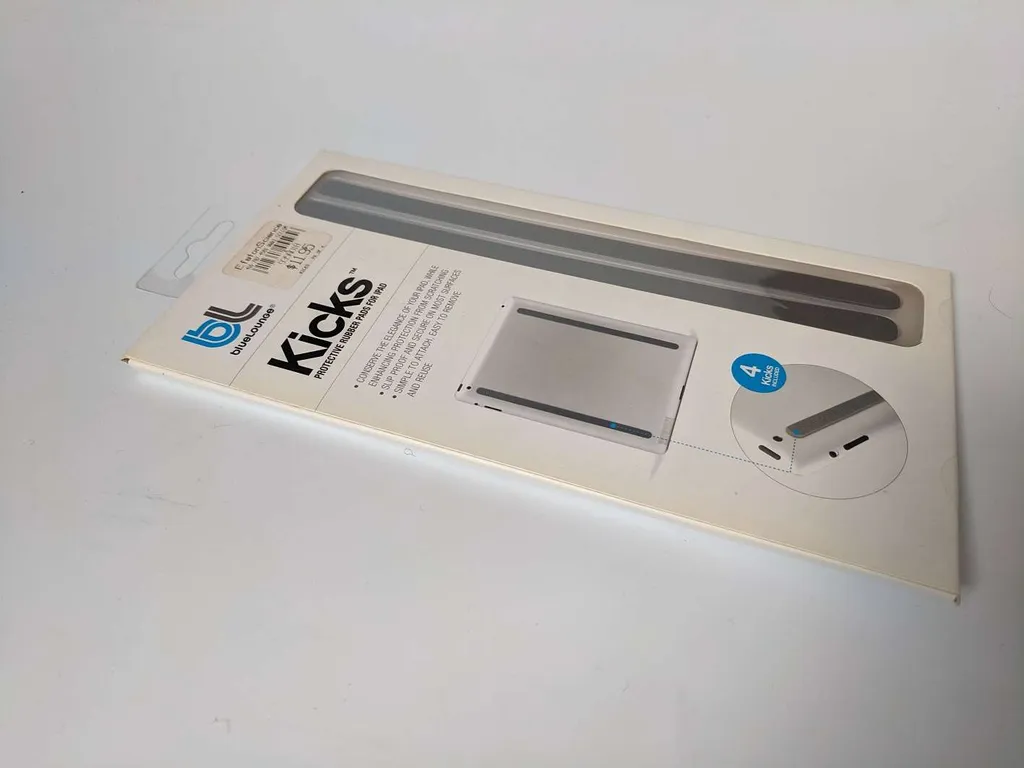 Kicks: Protective Rubber Pads for iPad by BlueLounge photo 1