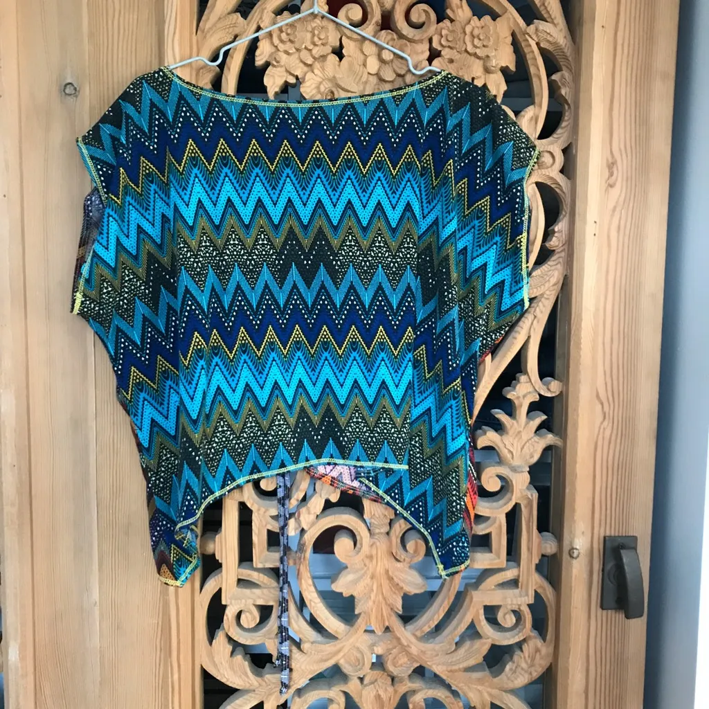 Vibrant, adjustable patterned top photo 1