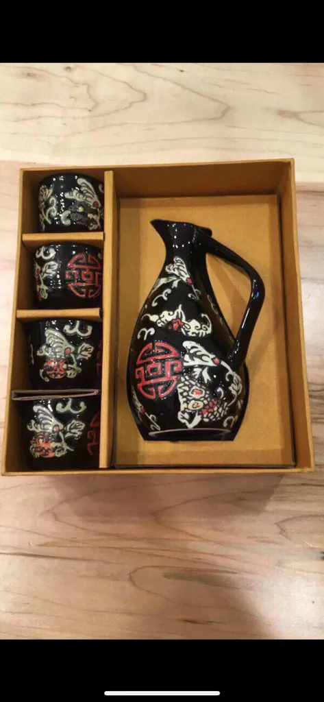 Sake Set With 4 Cups BNIB photo 1