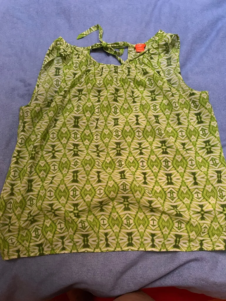 XL Sleeveless Blouse photo 1