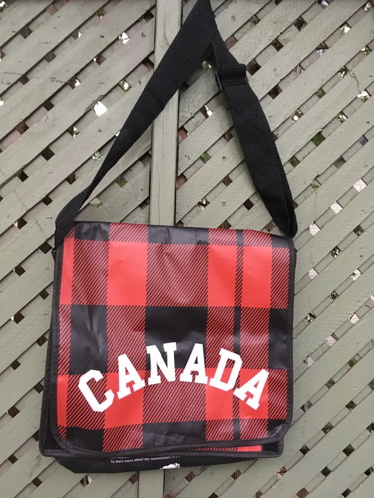 Plastic Roots Carrier Bag - Canada photo 1