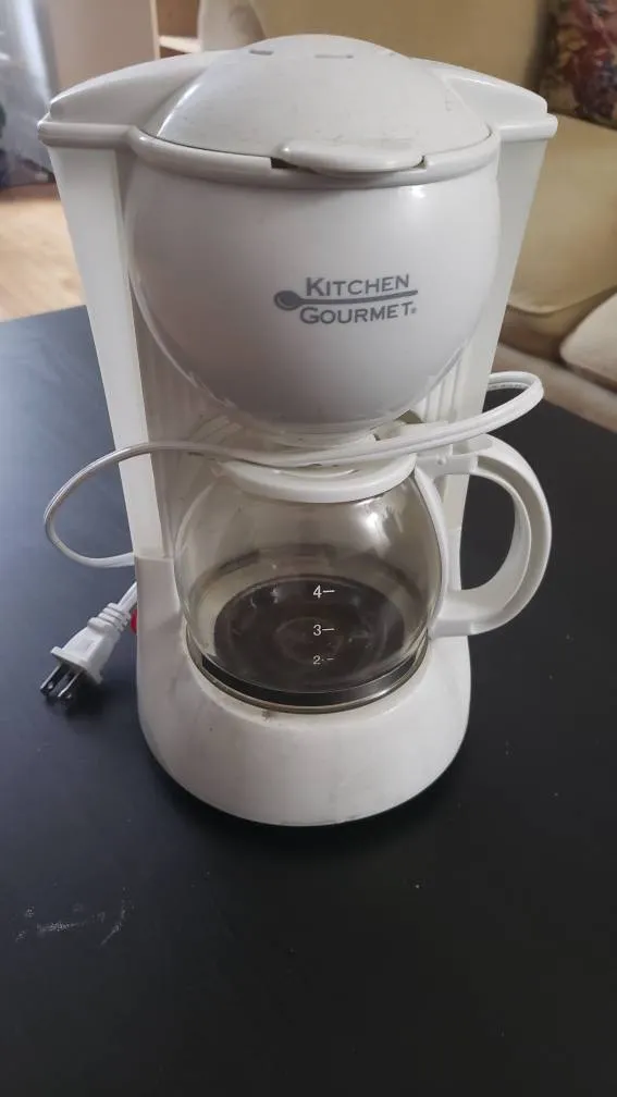 4 Cup Coffee Maker photo 1