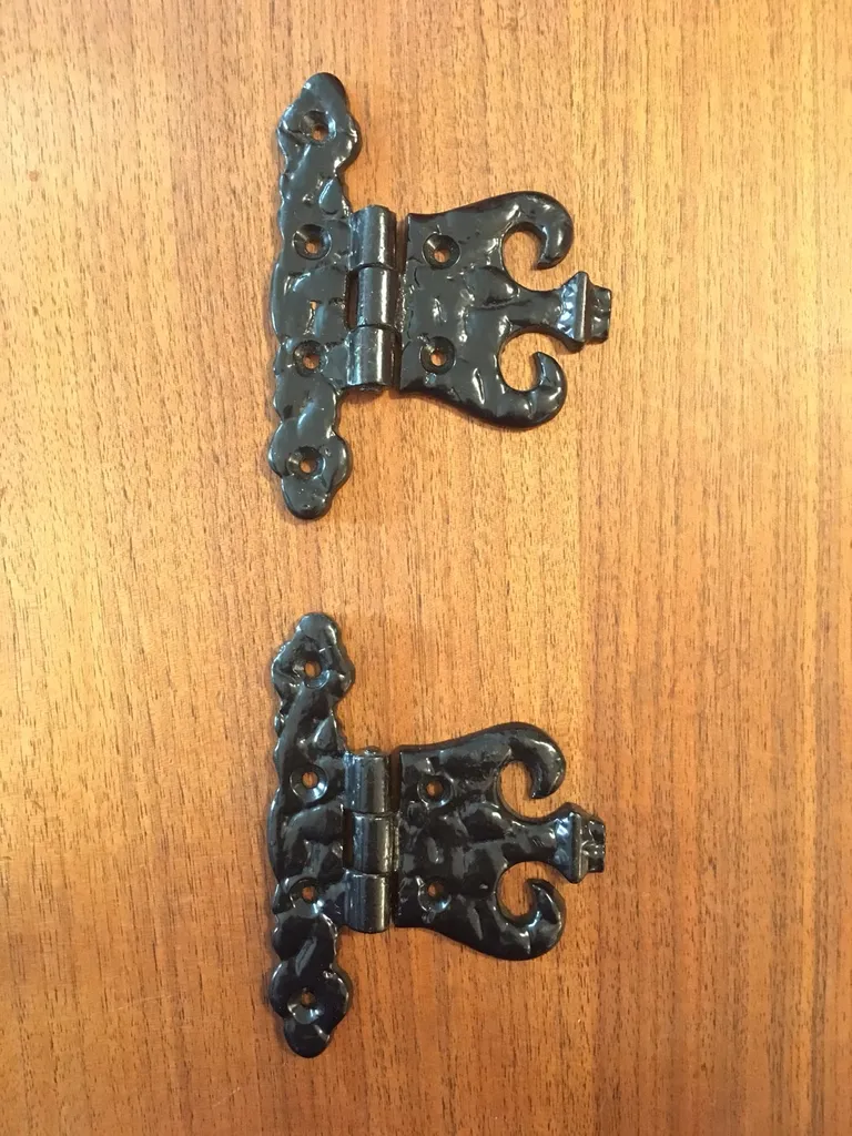 Coated Black Cast Iron Hinges photo 1